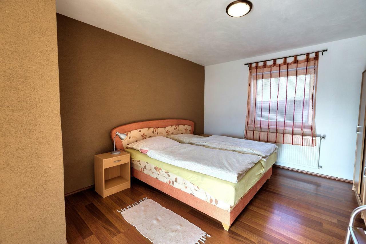 Apartmanovy Dom Red Ξενοδοχείο Podhájska Εξωτερικό φωτογραφία