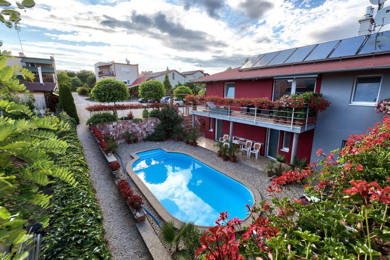 Apartmanovy Dom Red Ξενοδοχείο Podhájska Εξωτερικό φωτογραφία